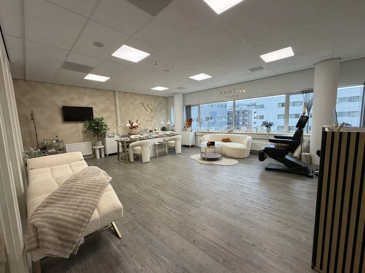 De salon van Xanthe Studio aan de Regulusweg in Den Haag
